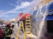 بالفيديو: حريق كبير داخل أحد المنازل وسط مدينة يافا دون وقوع إصابات 